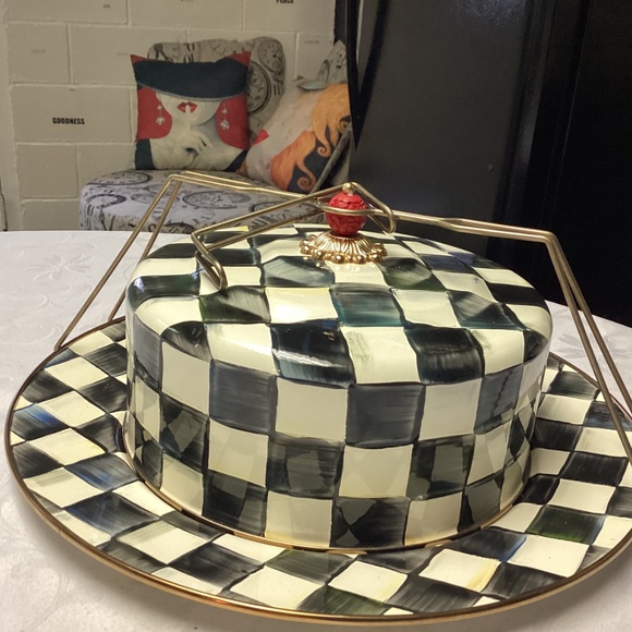 MACKENZIE CHILDS COURTLEY CHECK CAKE CARRIER. FABULOUS !!!♥️🖤♥️🖤♥️🖤 - Picture 9 of 11